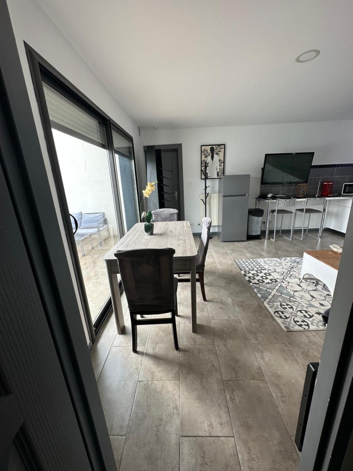 Superbe Appartement Avec Piscine Et Spa Privatif Villeneuve-les-Beziers Ngoại thất bức ảnh